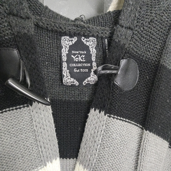 Knit Hooded Sweater Vest - Picture 4 of 7